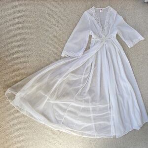 Lov'Lee White Peingoir With Lace Trim- SZ M
